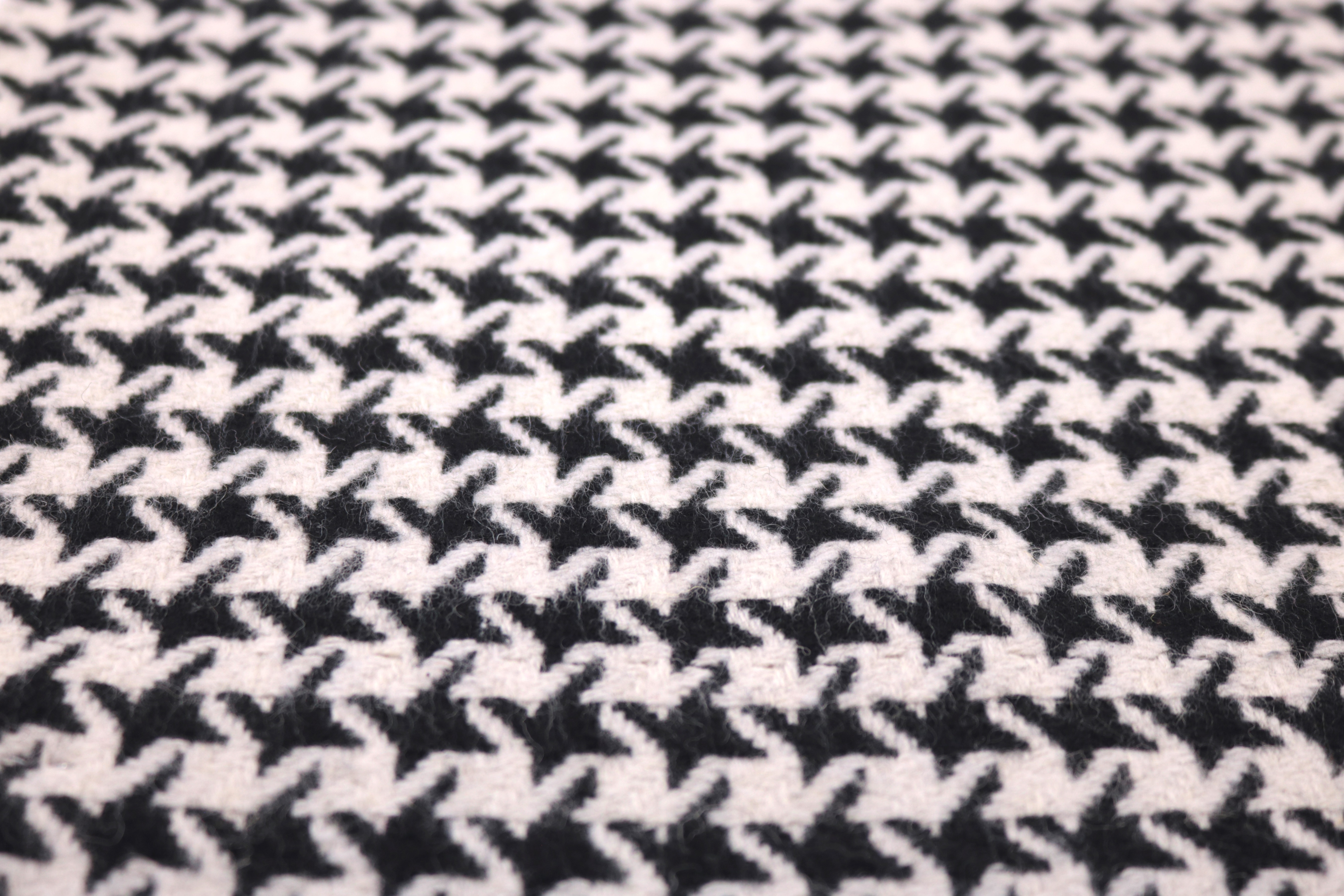 MAST06 (Black - white)
