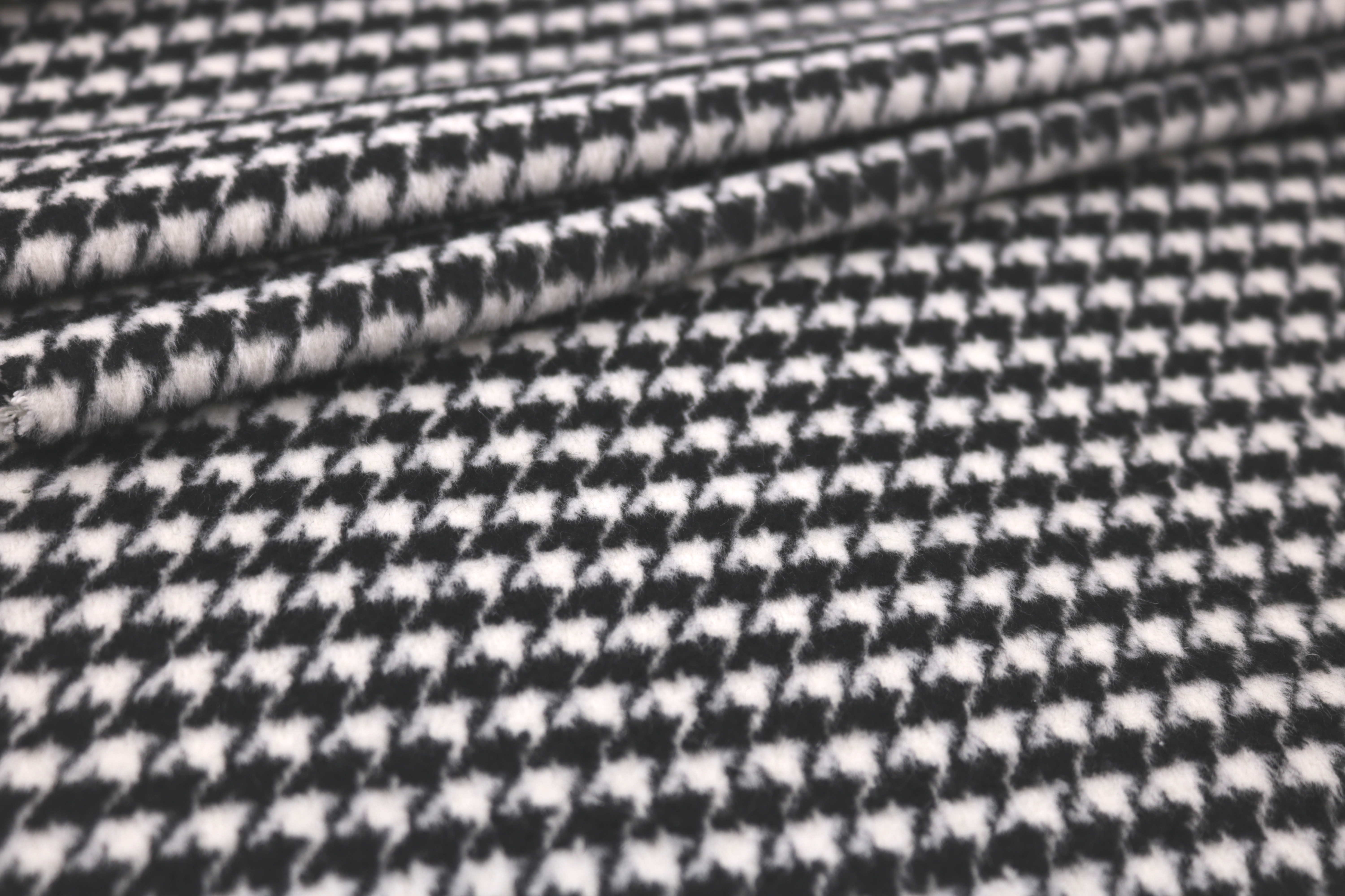 RA 022001 (Black - white)
