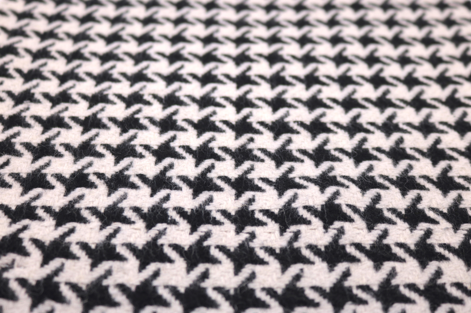 MAST06 (Black - white)