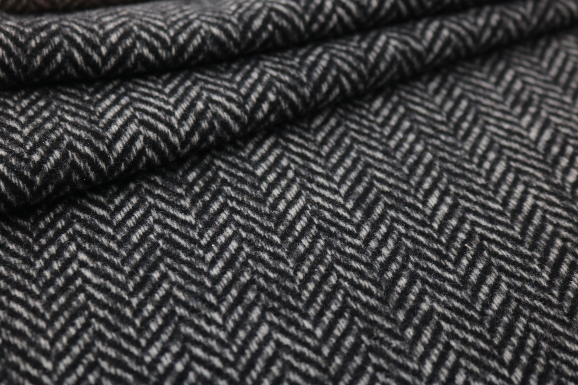 RA 022401 (Black - white)