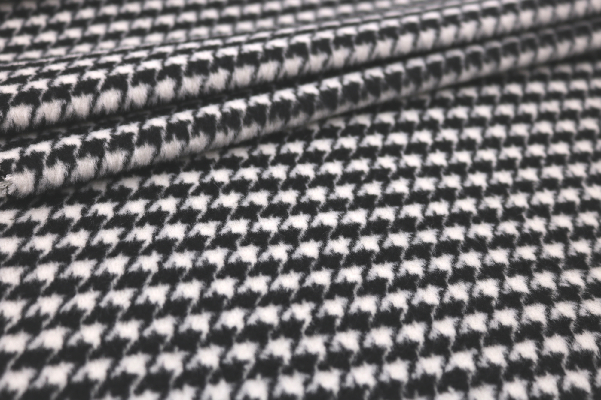 RA 022001 (Black - white)